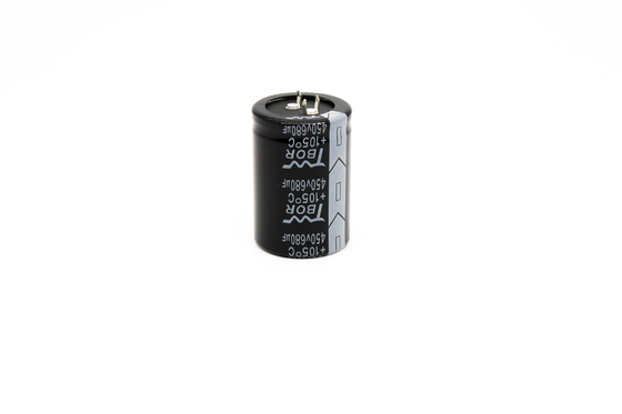 680uf450v는 전해 커패시터 35x50mm에서 포착합니다