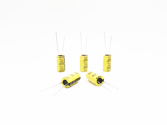 56UF 63V 8X12MM LED 라이트 축전기 광범위의 온도 ISO9001