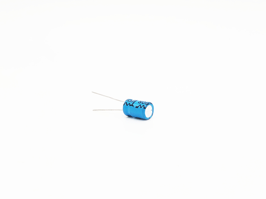 극성 역전 현상 회로를 위한 220uF25V 자동차 Amp 축전기 8x12mm